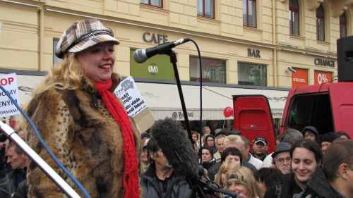 Ilona Švihlíková při projevu 22. října