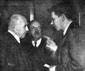 Dr. Zdeněk Wirth, Dr. Albert Pražák a Josef Smrkovský při poradě 7. 5. 1945